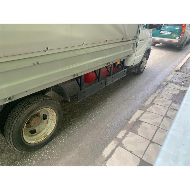 Защита топливного бака на Газель, (компл. 4 шт.) 1,7м. длина (0,95+0,7) комплект (2 левые+2 правые) черный*